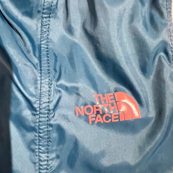 The North Face Women’s Windbreaker Packable - Picture 5 of 8